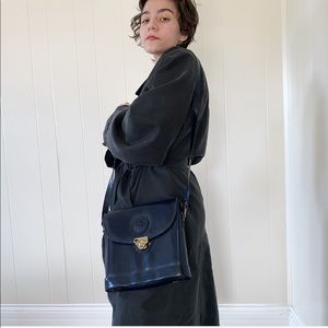 💙very professional medium purse💙